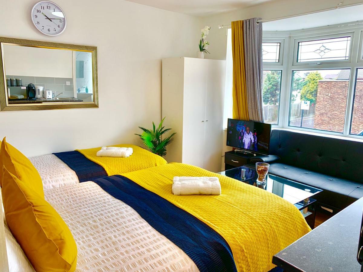 London Studio Apartments, Private Bathrooms And Parking Ilford Bagian luar foto
