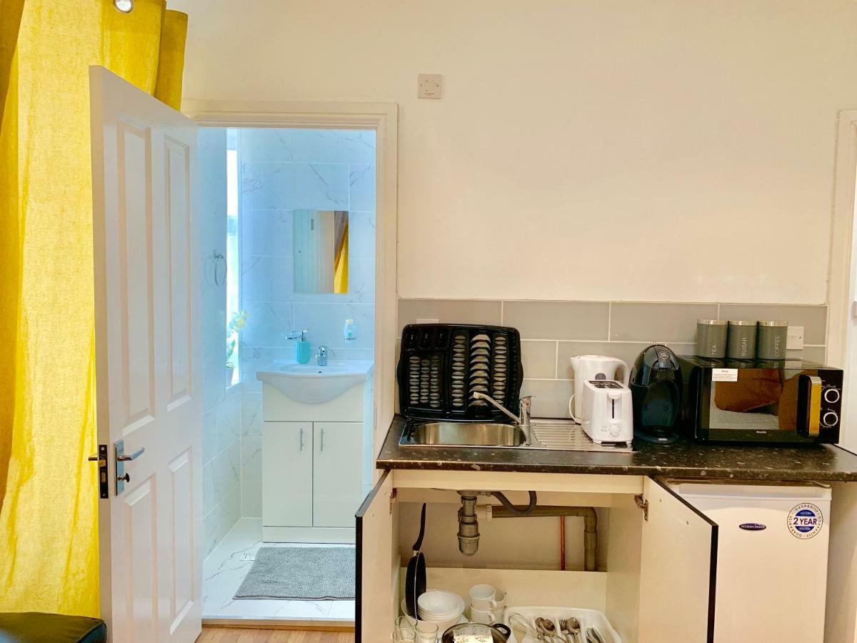 London Studio Apartments, Private Bathrooms And Parking Ilford Bagian luar foto