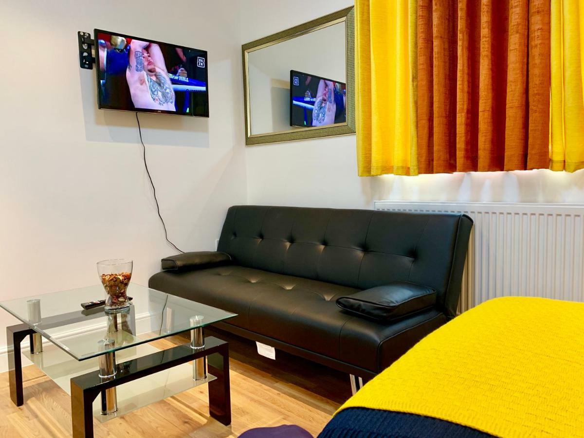 London Studio Apartments, Private Bathrooms And Parking Ilford Bagian luar foto