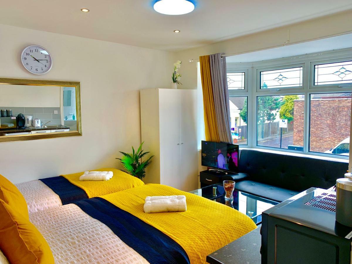 London Studio Apartments, Private Bathrooms And Parking Ilford Bagian luar foto